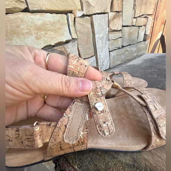 Vionic Paros orthotic cork sandals w/3 adjustable velcro straps Sz-11. M - Picture 7 of 10